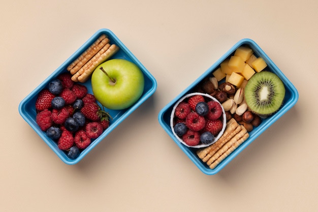 Assortimento di scatole per il pranzo vista dall'alto