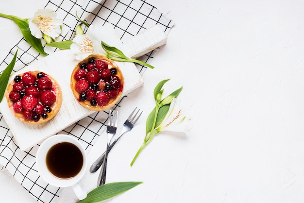 Assortimento di torte alla frutta piatte