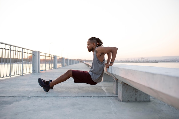 Atleta afroamericano che si esercita