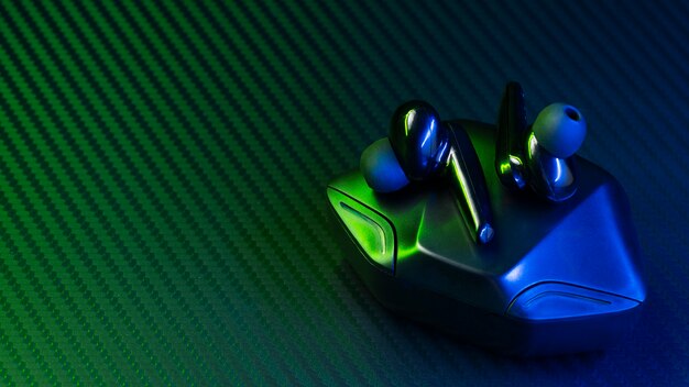 Auricolari wireless con illuminazione in stile cyberpunk al neon