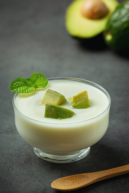 Avocado Avocado Yogurt Prodotti a base di avocado Concetto di nutrizione alimentare.