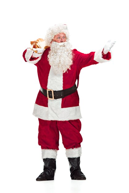 Babbo Natale in costume rosso isolato su bianco