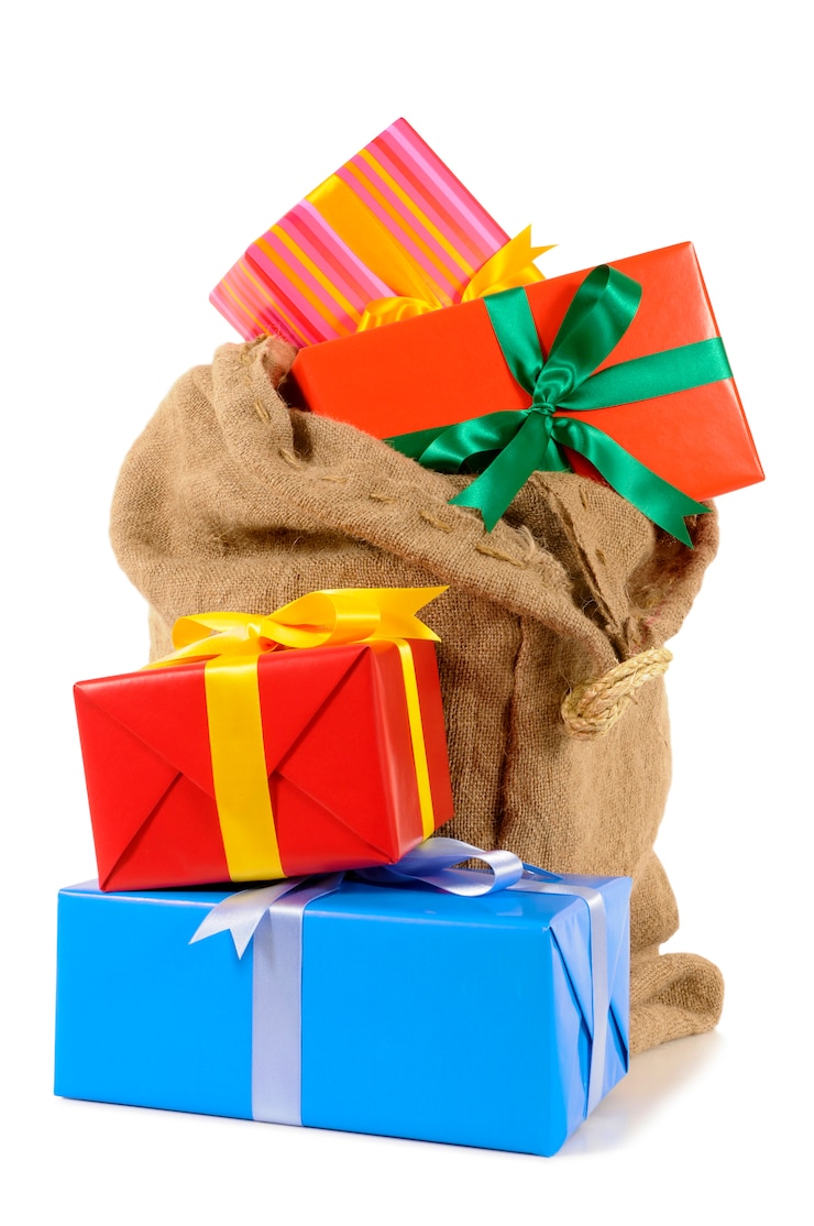 Foto gratuito babbo sacco pieno di regali di natale