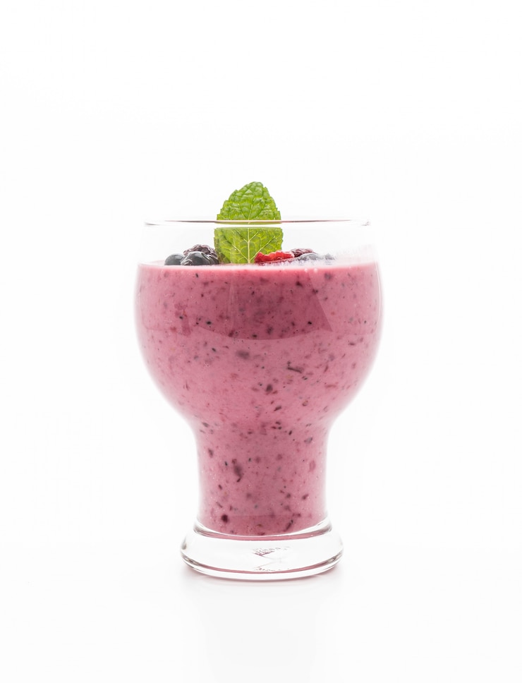 Foto gratuito bacche miste con frullati di yogurt
