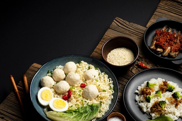 Bakso indonesiano delizioso ad alto angolo