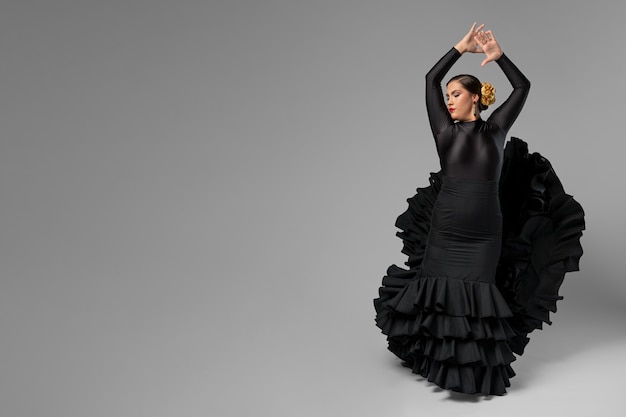 Ballerina di flamenco appassionata ed elegante