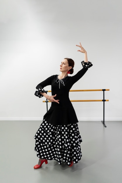 Ballerina di flamenco in studio