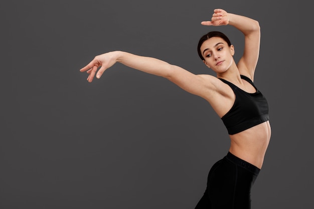 Ballerina di talento a tiro medio