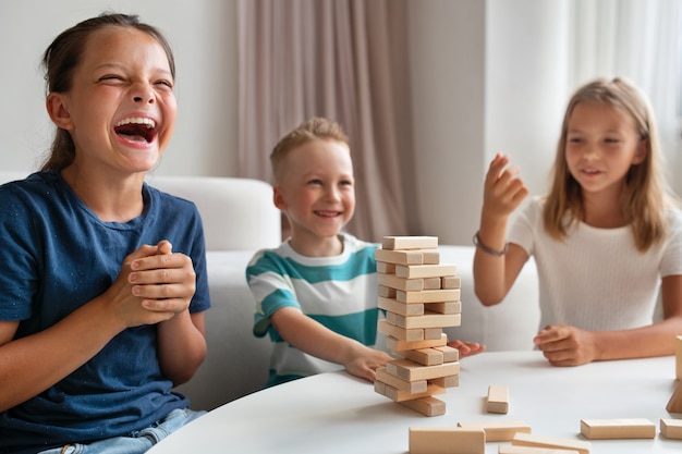 Bambini che giocano in spazi tranquilli e accoglienti