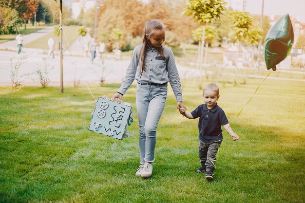 bambini in un parco