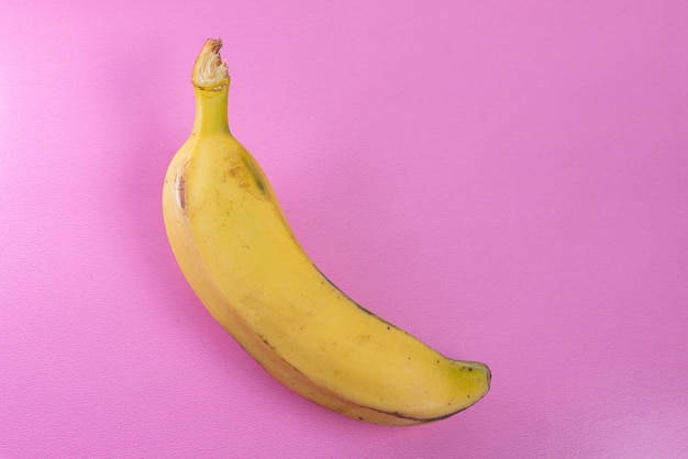 Banana sul rosa