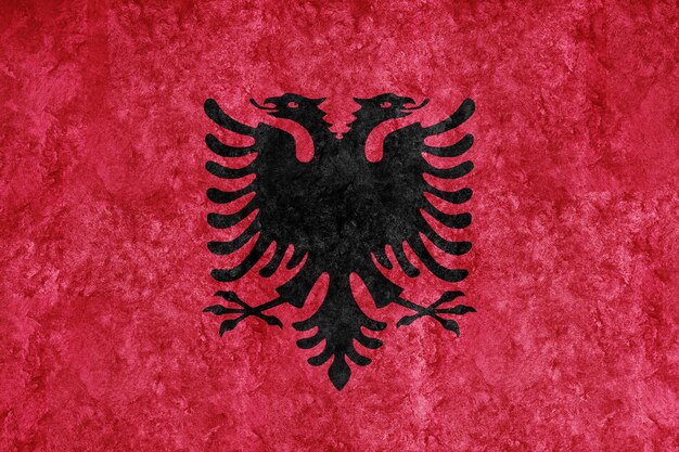 Bandiera dell'Albania metallica, bandiera strutturata, bandiera del grunge