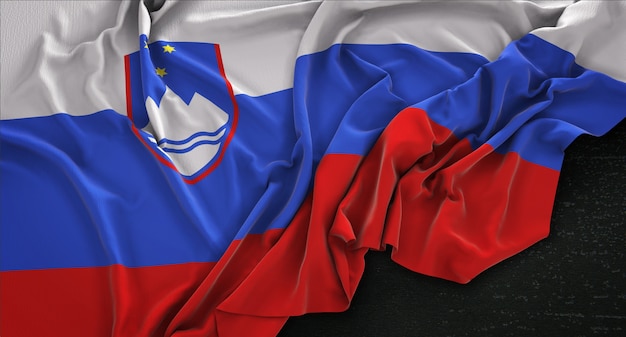 Bandiera della Slovenia rugosa su sfondo scuro 3D Rendering