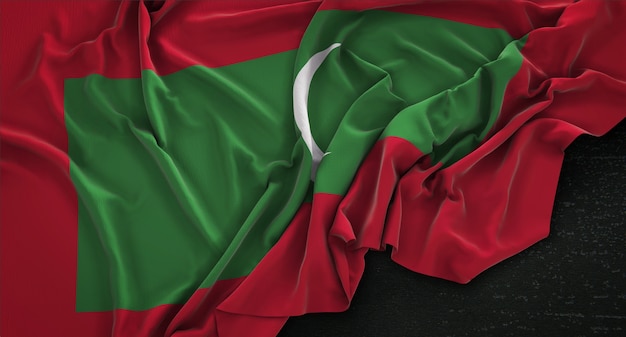 Bandiera delle Maldive rugosa su sfondo scuro 3D Rendering