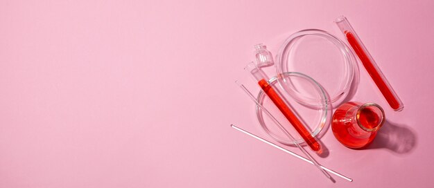 Banner scientifico orizzontale con contenitori di vetro