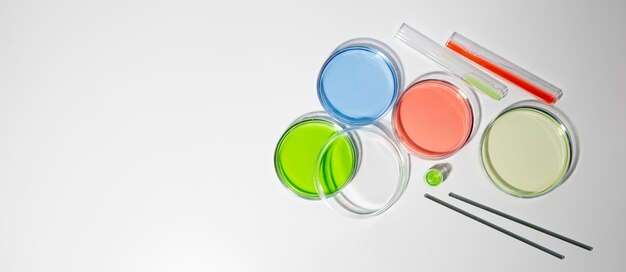 Banner scientifico orizzontale con contenitori di vetro