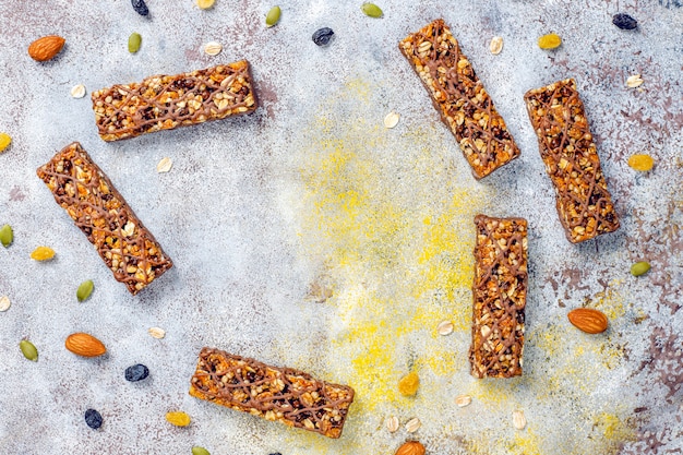 Barrette di muesli deliziose con cioccolato