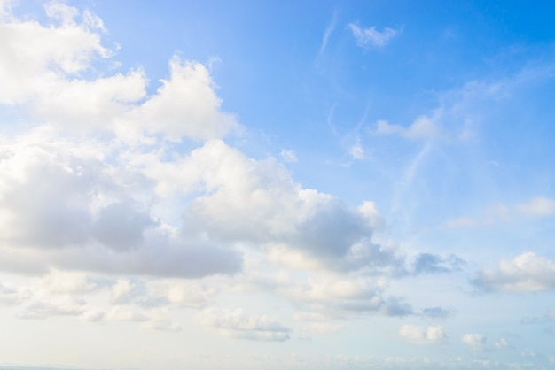 Bel cielo con le nuvole