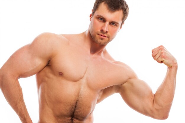 Bel ragazzo muscoloso con torso nudo