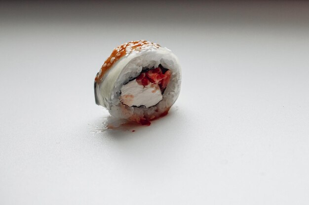 Bel sushi delizioso Consegna di sushi Rotoli di sushi pubblicitari a base di pesce e formaggio