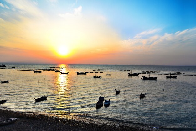 Bel tramonto sulla spiaggia