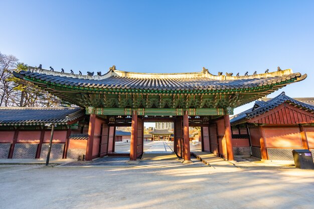 Bella architettura che costruisce il palazzo di Changdeokgung nella città di Seoul
