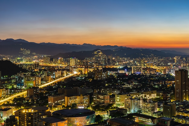 Bella architettura che costruisce la città di Taipeh