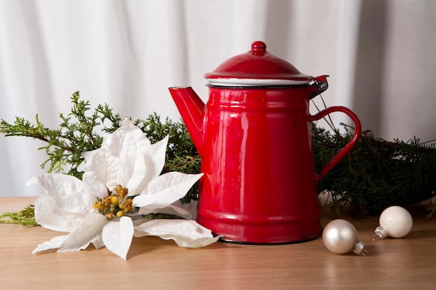 Bella composizione di poinsettia bianca