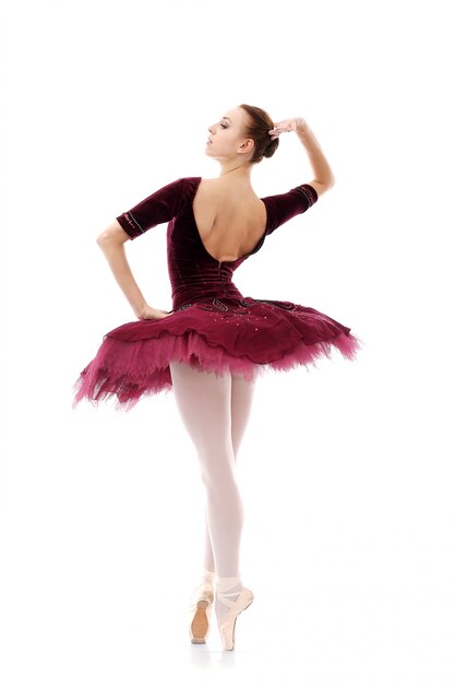 Bella e splendida ballerina in posa ballete