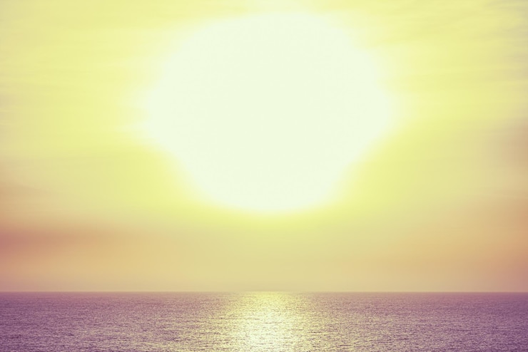 Foto gratuito bella foto del mare bellissimo sole dorato