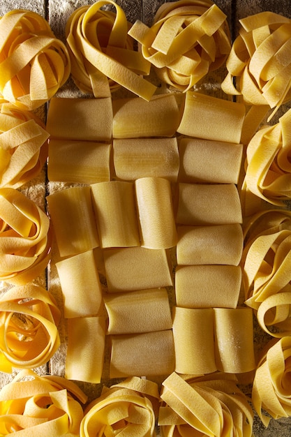 Bella gustoso modello colorato di pasta italiana. Vista dall&#39;alto. Astratto. Concetto di cibo.
