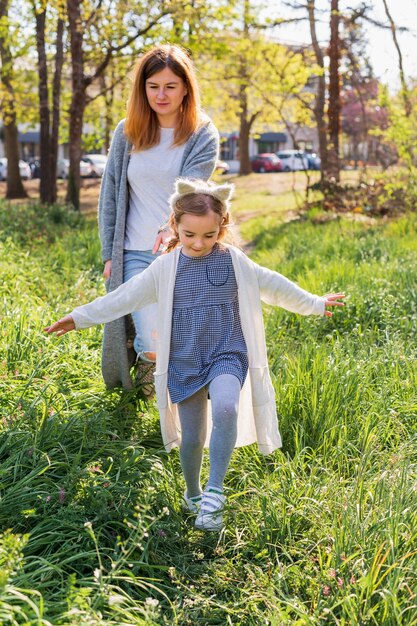 Bella madre e figlio vista frontale