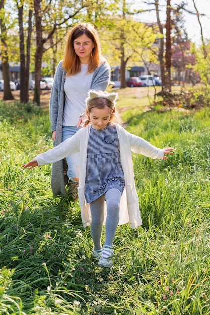 Bella madre e figlio vista frontale