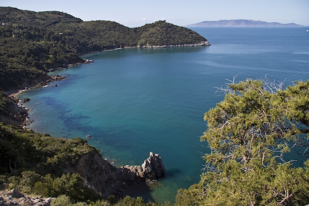 Bella ripresa della costa vicino a Cala Grande