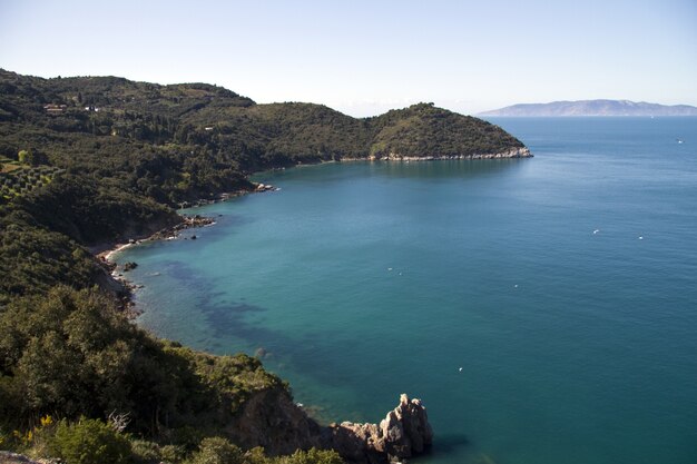 Bella ripresa della costa vicino a Cala Grande