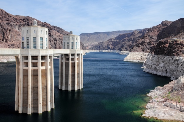 Bella ripresa della diga di Hoover in Nevada, USA durante il giorno