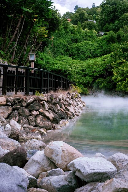 Bella ripresa di una sorgente termale nella valle termale di Beitou, Taipei, Taiwan