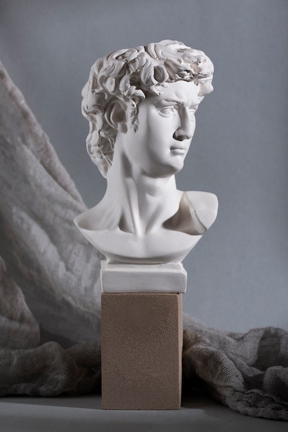 Bella scultura di figura romana