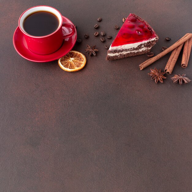 Bella torta e caffè copia spazio