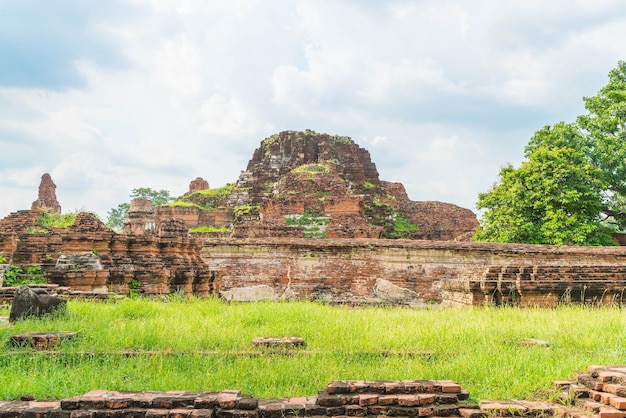 Bella vecchia architettura storica di Ayutthaya in Thailandia