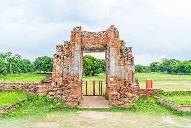 Bella vecchia architettura storica di Ayutthaya in Thailandia