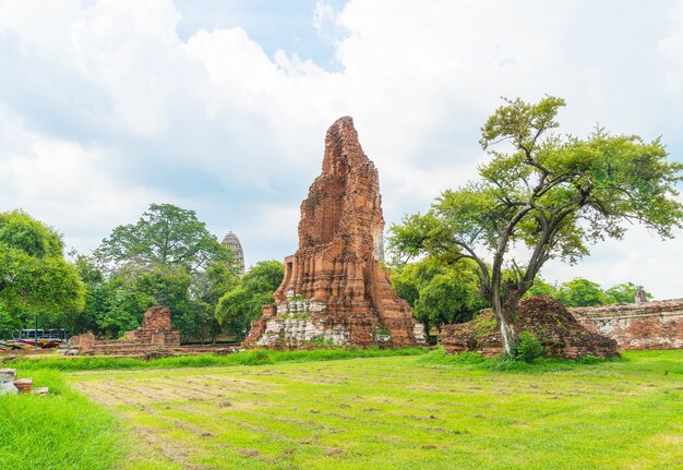 Bella vecchia architettura storica di Ayutthaya in Thailandia