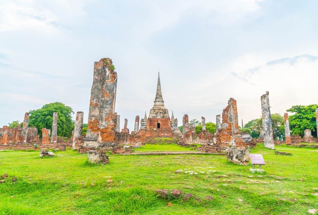 Bella vecchia architettura storica di Ayutthaya in Thailandia