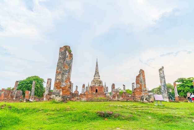 Bella vecchia architettura storica di Ayutthaya in Thailandia