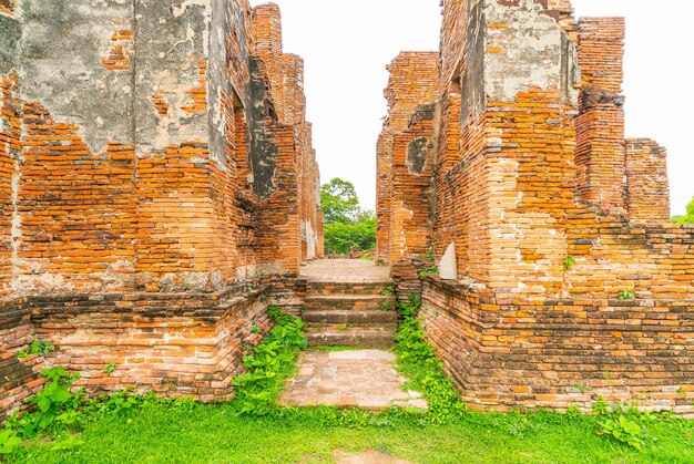 Bella vecchia architettura storica di Ayutthaya in Thailandia