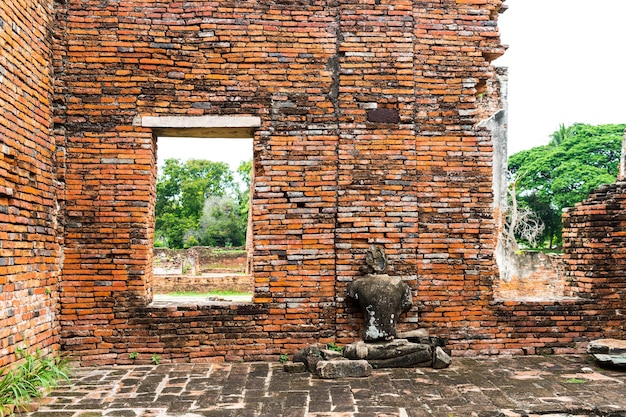 Bella vecchia architettura storica di Ayutthaya in Thailandia