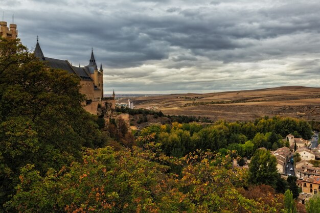 Bella vista del castello di Alcazar a Segovia, Spagna