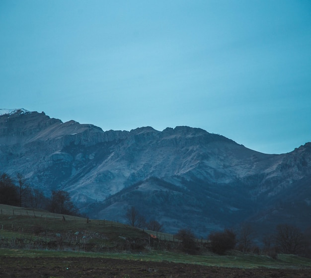 Belle colline e cieli