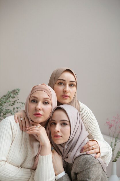 Belle donne che indossano l'hijab