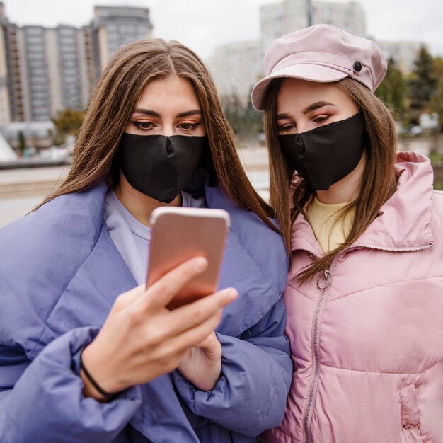 Belle ragazze che trascorrono del tempo insieme